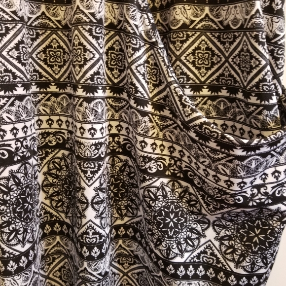 Pacific beach black white print swim coverup dress 
W pocket 2X womens plus - Picture 3 of 7